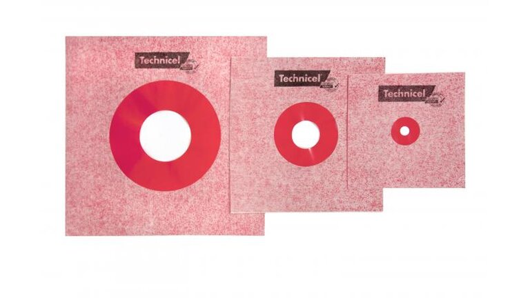 Drei rosa Trittschalldämmung-Platten mit roten Kreisen, verschiedene Größen.